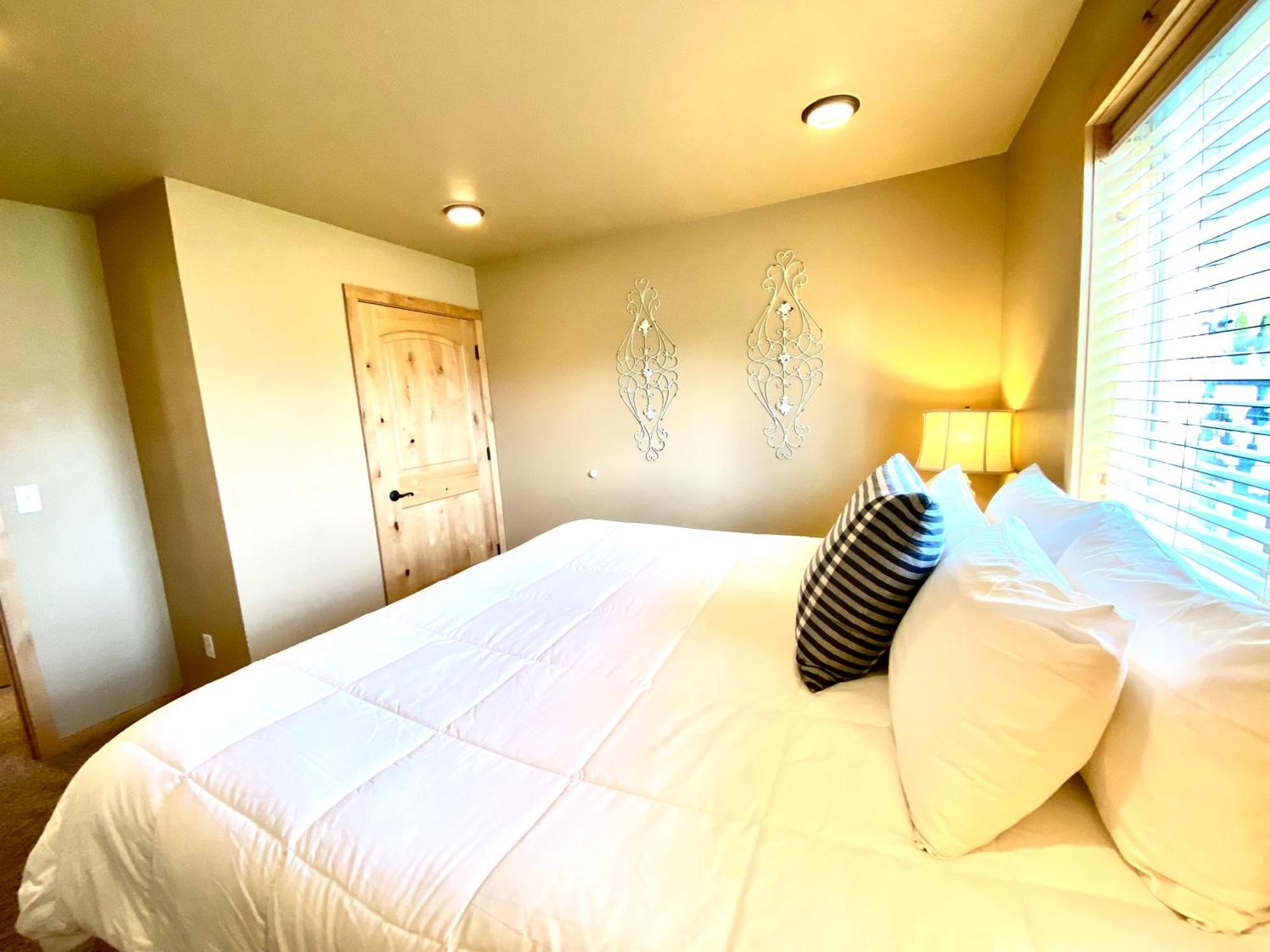 The Raspberry Garden Hotel Rexburg Room photo