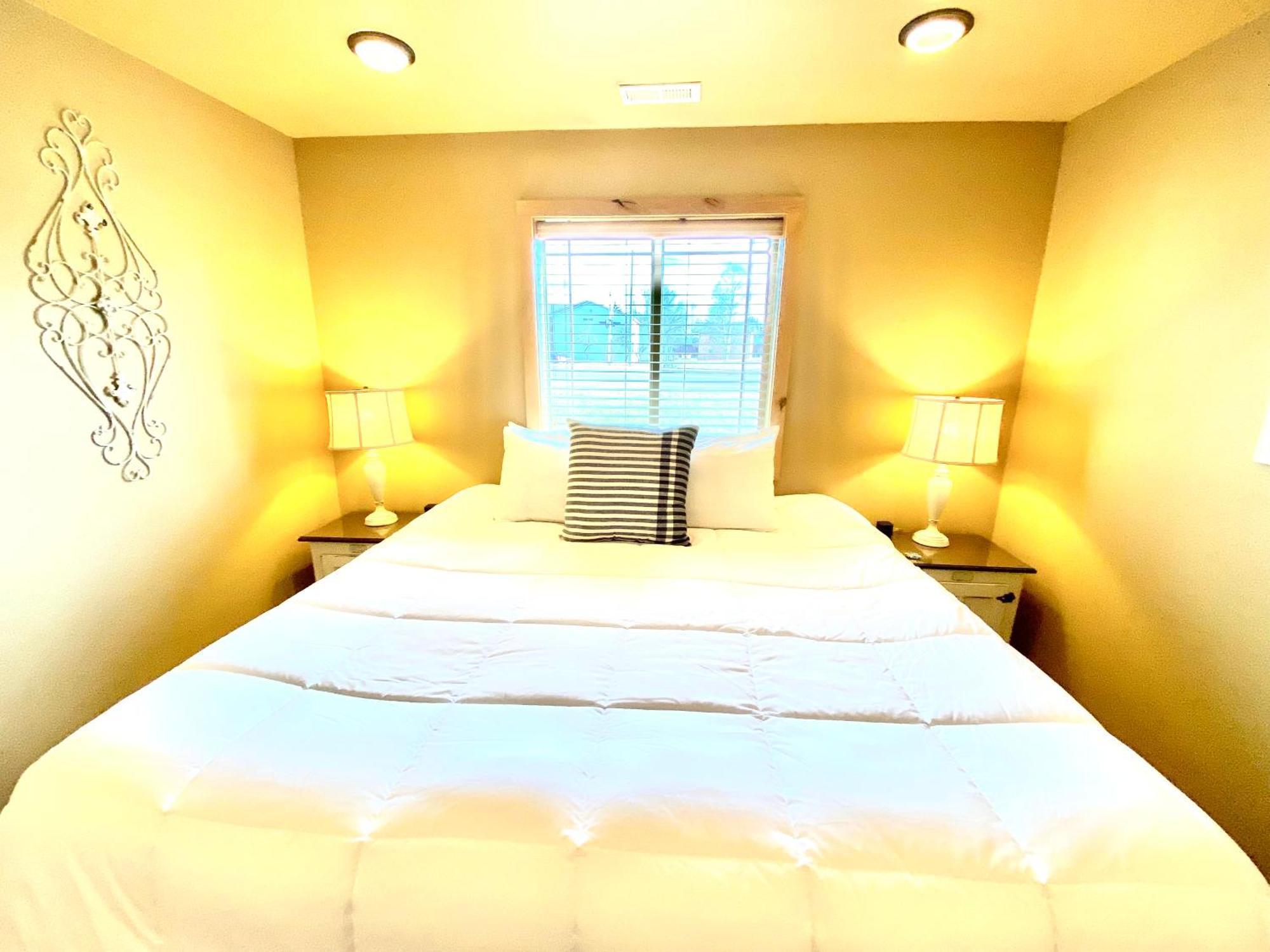 The Raspberry Garden Hotel Rexburg Room photo