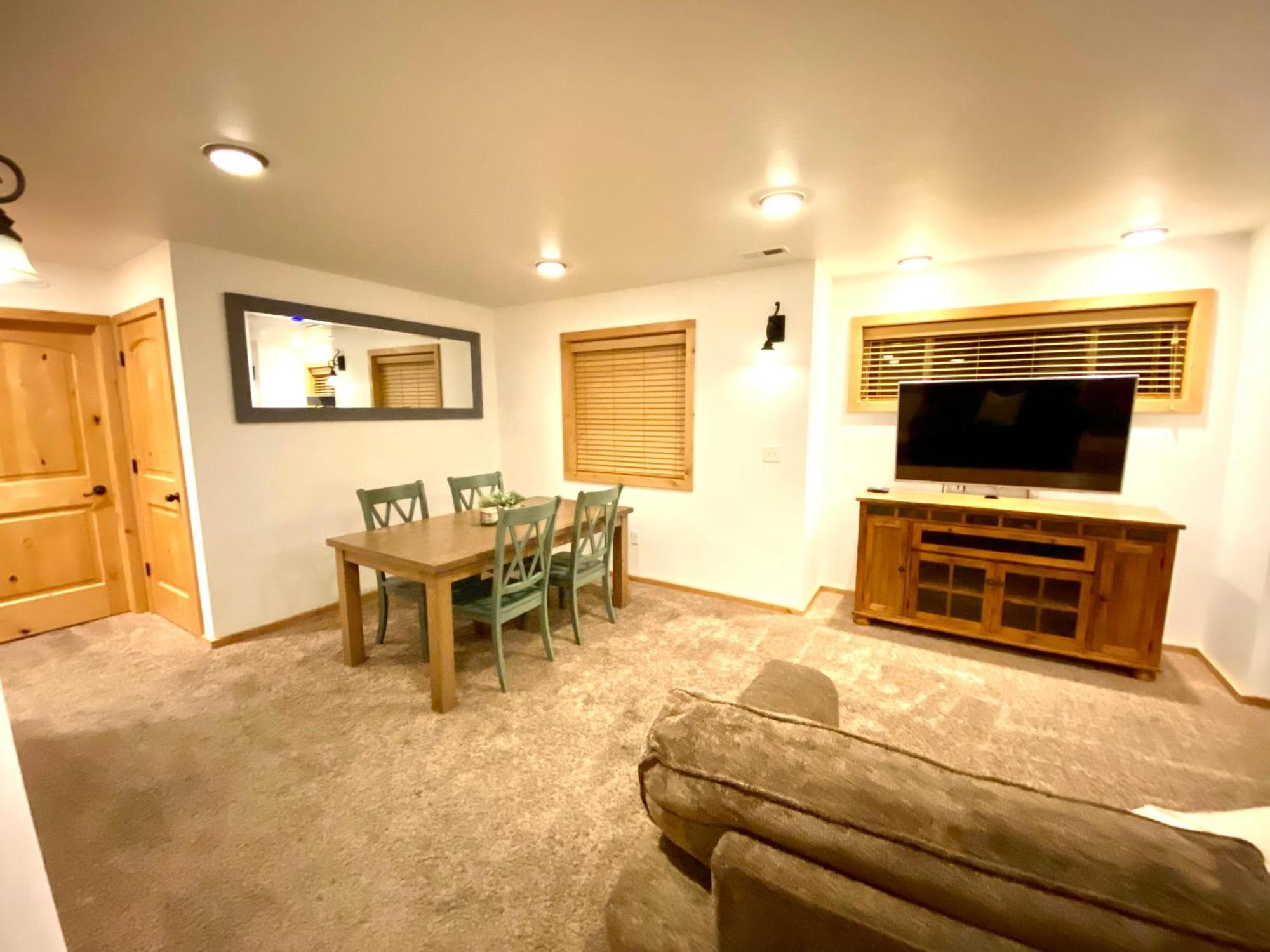 The Raspberry Garden Hotel Rexburg Room photo